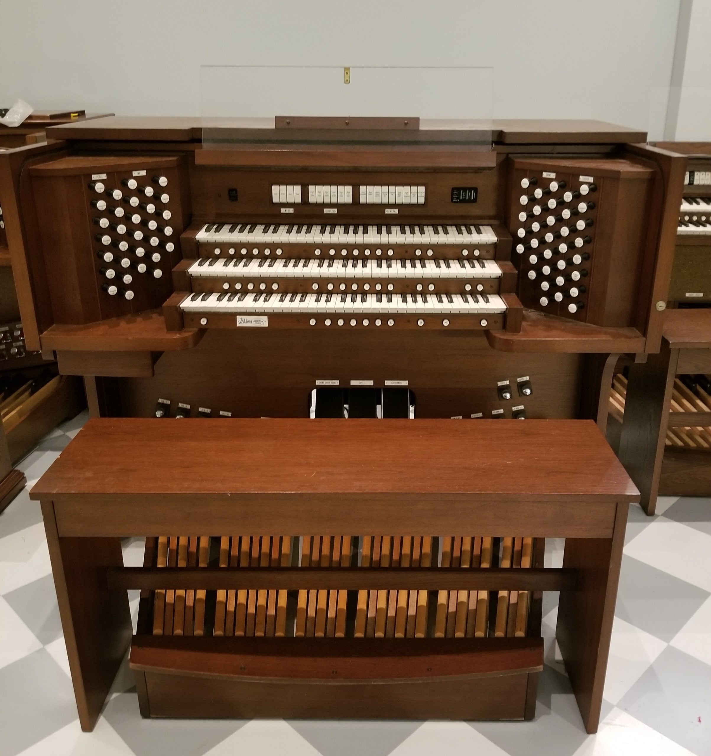 PreOwned Organs R.A. Daffer Church Organs